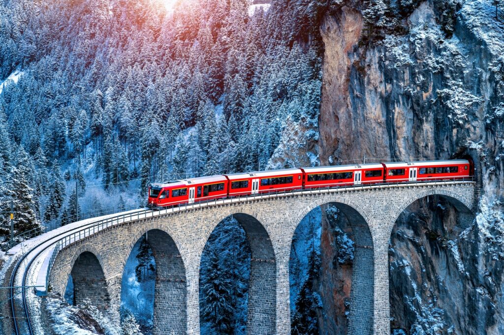 Les plus beaux voyages en train en Suisse : itinéraires mythiques et conseils pour voyager malin